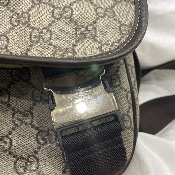 GUCCI BROWN GG SUPREME MESSENGER BAG - Picture 6 of 10